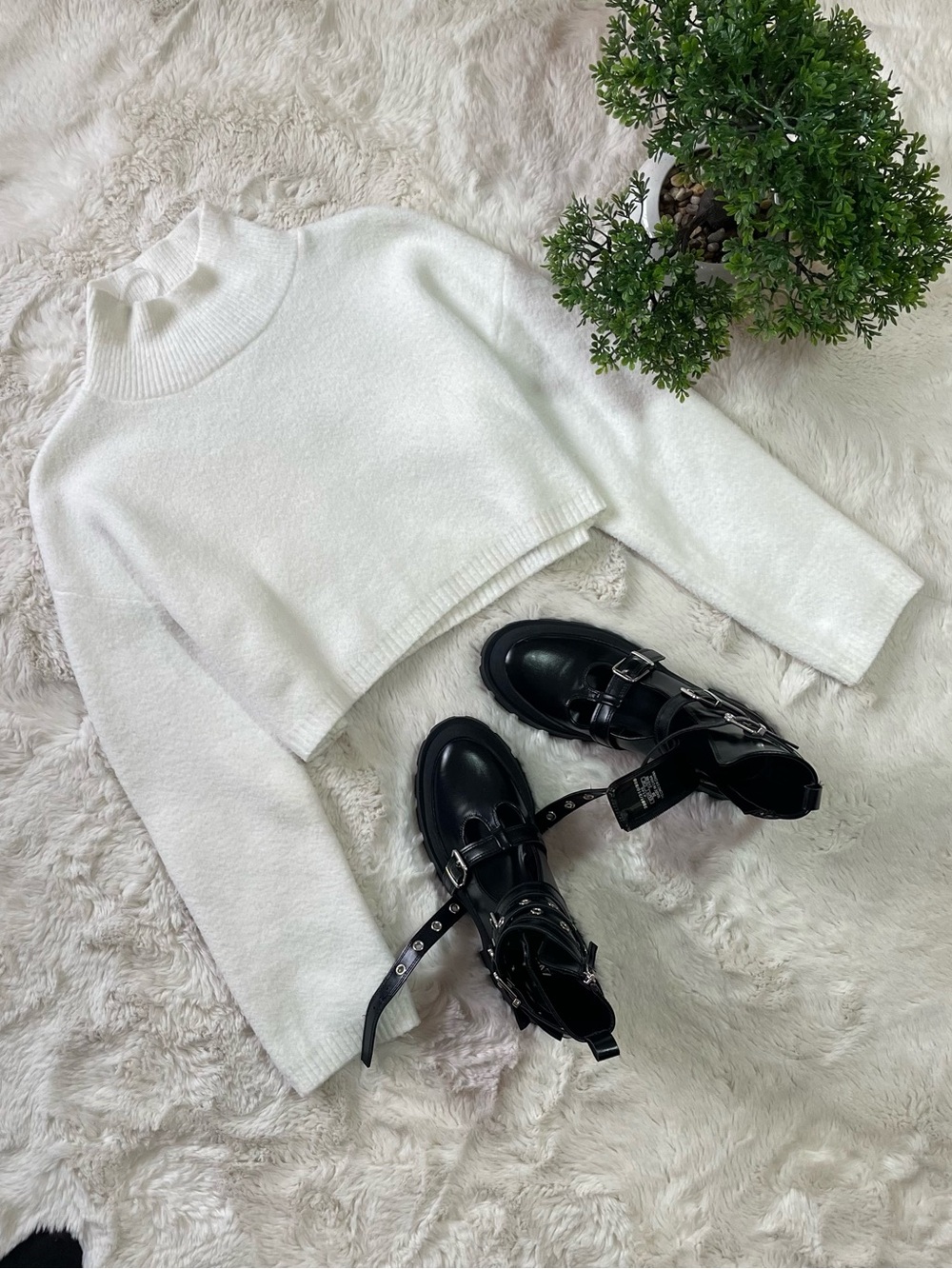 Zara White Fuzzy Mock Neck Cropped Knit Sweater Size M Soft Warm Cozy Pullover